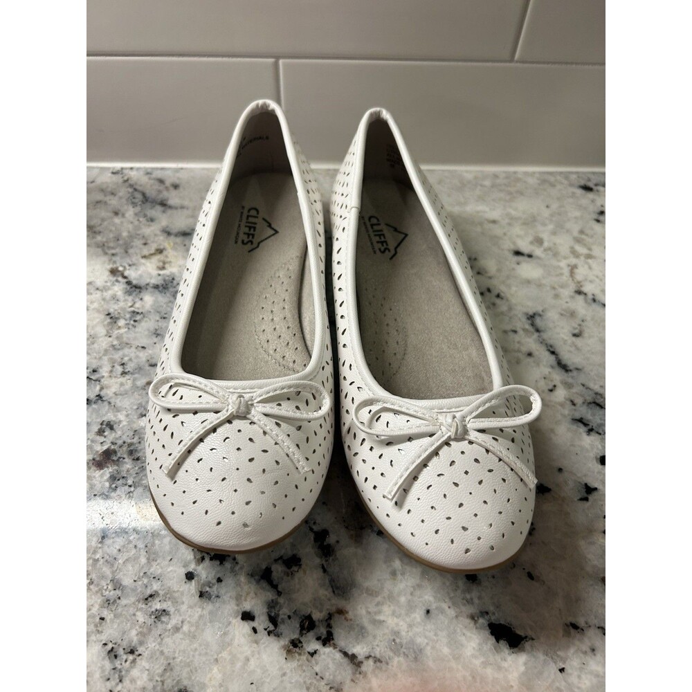 Cliffs By White Mountain Women’s 6.5 Cheryl Cushioned Ballet Flat White Comfort